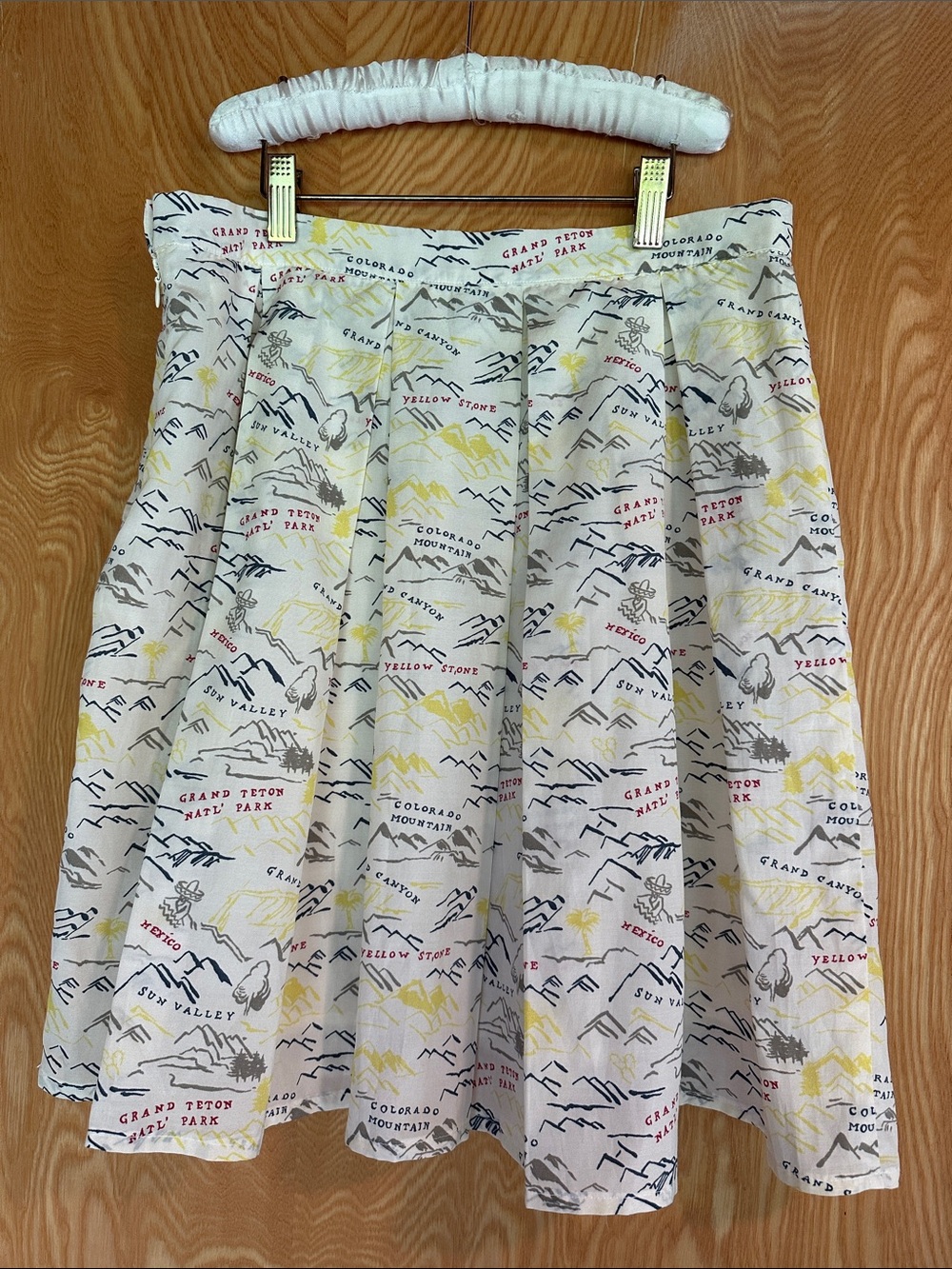 Boy. by Band Of Outsiders Cream Skirt with National Park Mountain Print - Picture 3 of 7